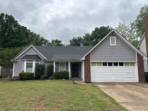 Building Photo - 2573 Laurelcrest Dr