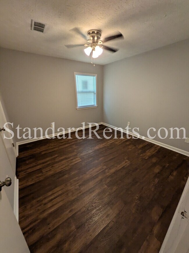 Building Photo - 8121 Winewood Way