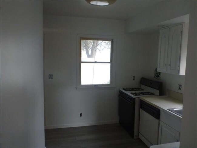 Building Photo - 222 Manhattan Terrace