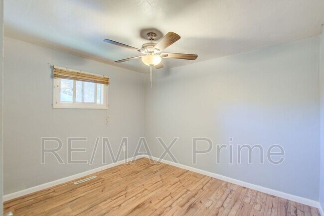 Building Photo - 321 Patrician Dr