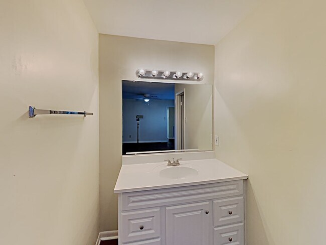 Building Photo - 15834 Fox Springs Dr