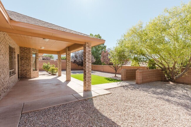 Building Photo - 4060 Wood Loop