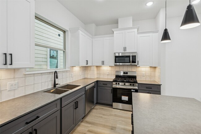 Building Photo - 113 Milby St