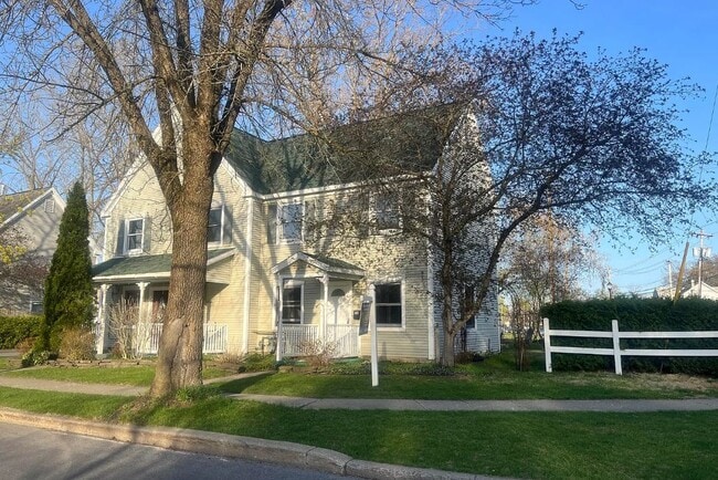 Building Photo - 2 S Franklin St