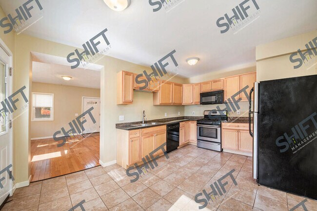 Building Photo - 656 Veto: Spacious home!