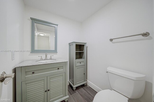 Building Photo - 3 br, 2.5 bath House - 4704 SW 67th Ave