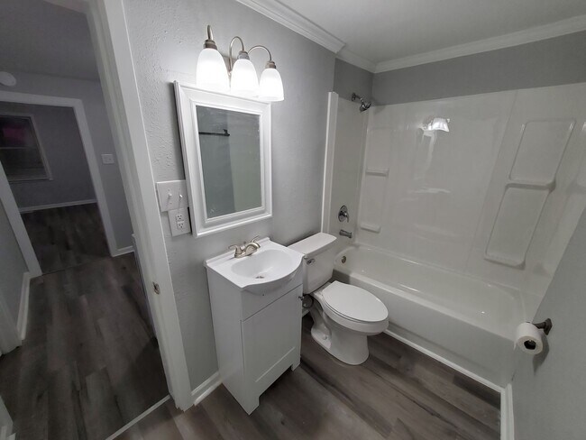 Building Photo - 231 W Follett St