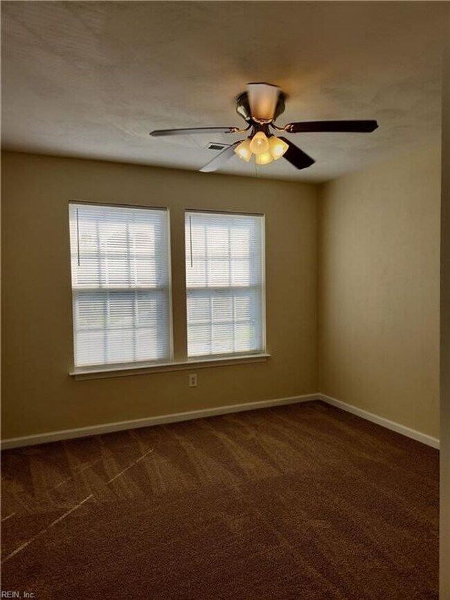 Building Photo - RENTAL