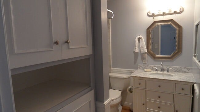 Building Photo - Nicely Updated 1 Bedroom 1 Bathroom, Coco ...