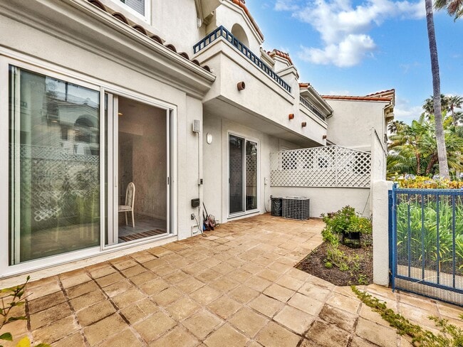 Building Photo - LOVELY POINTE AT MALIBU CONDO!