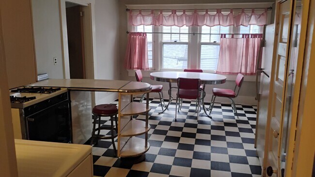 Building Photo - 26 E Mechanic St