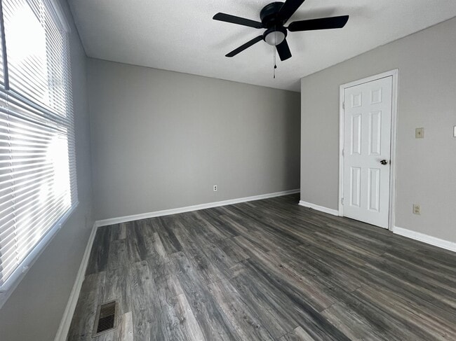 Building Photo - 4959 Forest Ridge Dr
