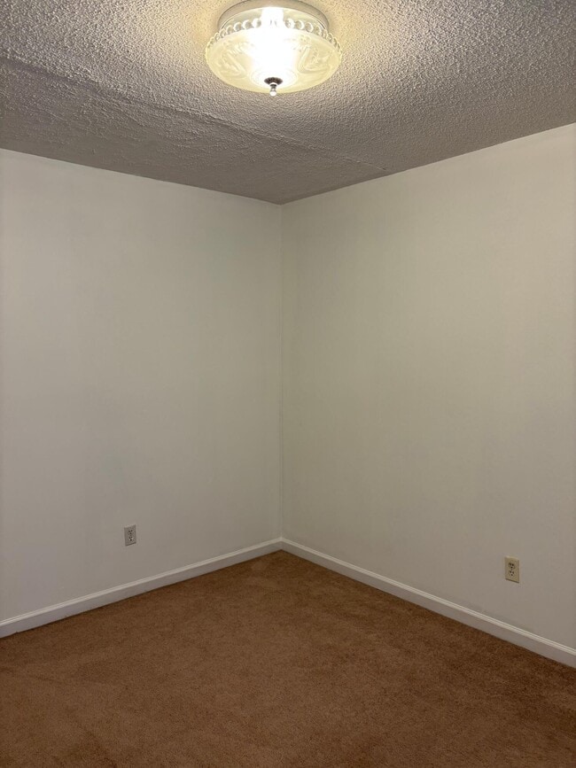 Building Photo - 1460 Crowndale Dr