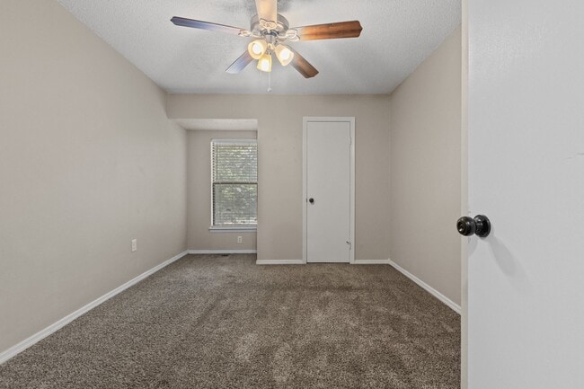 Building Photo - 5 Rocky Top Cove