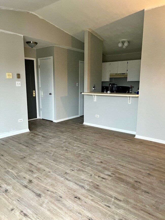 Building Photo - 4301 W Shamrock Ln