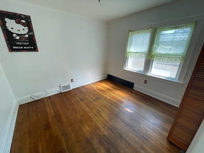 Building Photo - 3816 W 135th St