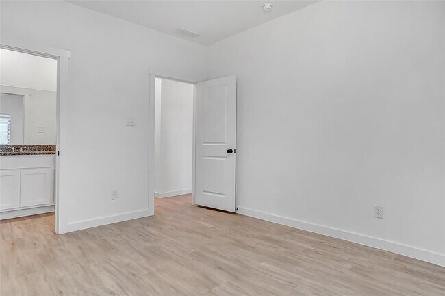 Building Photo - 1219 Bells Dr