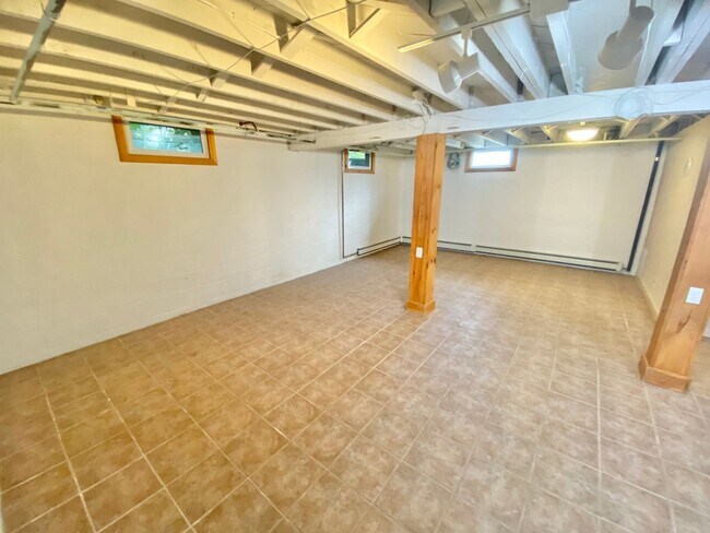 Building Photo - 28 Alder Ln