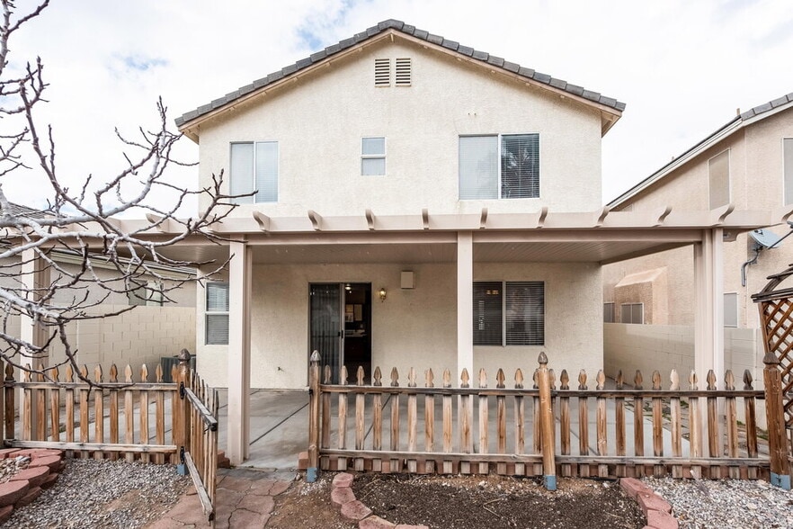 Building Photo - 8813 Iron Hitch Ave
