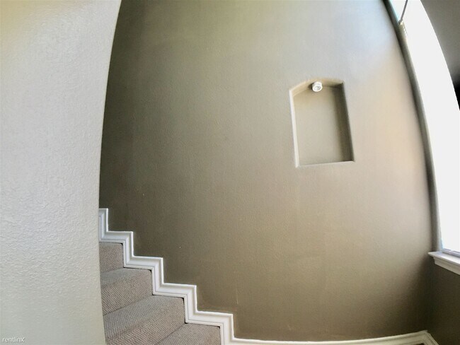 Building Photo - 2 br, 2.5 bath Townhome - 1206 W Fig Ave 2...