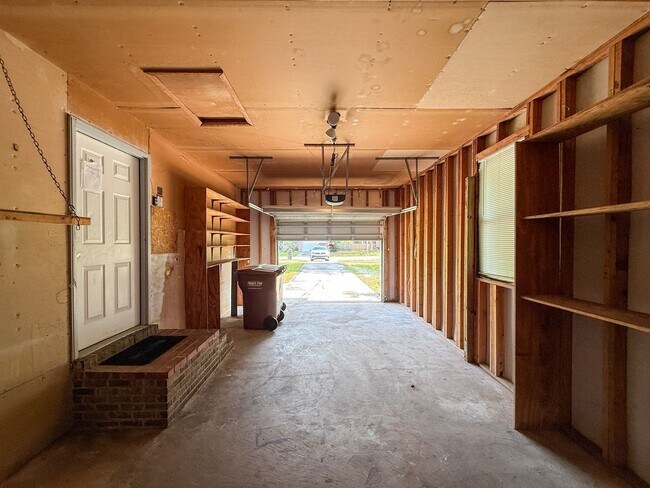 Building Photo - Completely Updated Brick Home with New Kitchen Appliances, Bathrooms, Flooring & Paint!