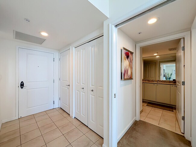 Building Photo - 610 W Las Olas Blvd
