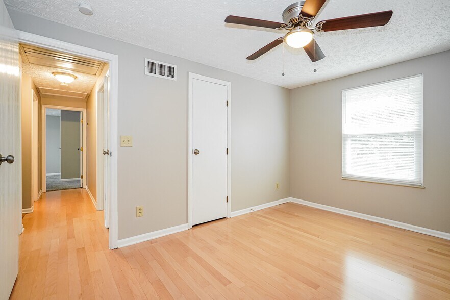 Building Photo - 3976 Maidstone Dr