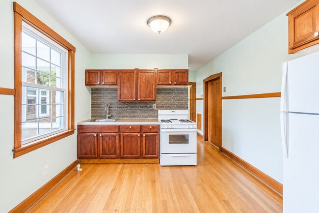 Building Photo - 2950 N Lavergne Ave