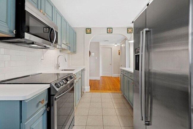 Building Photo - 332 Jamaicaway