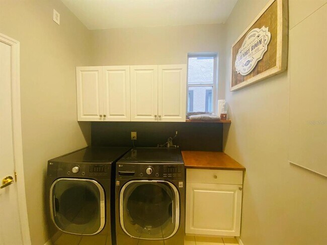 Building Photo - 3838 Regents Way