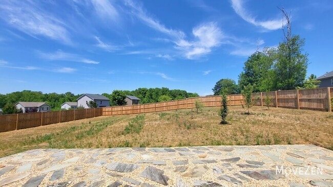 Building Photo - 1021 Silver Farm Rd