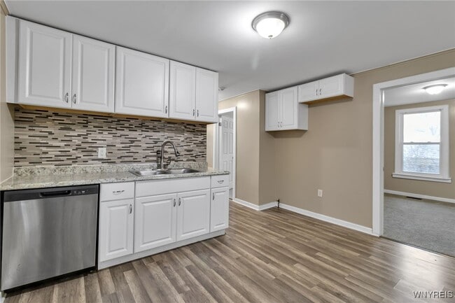 Building Photo - 114 Sawyer Ave