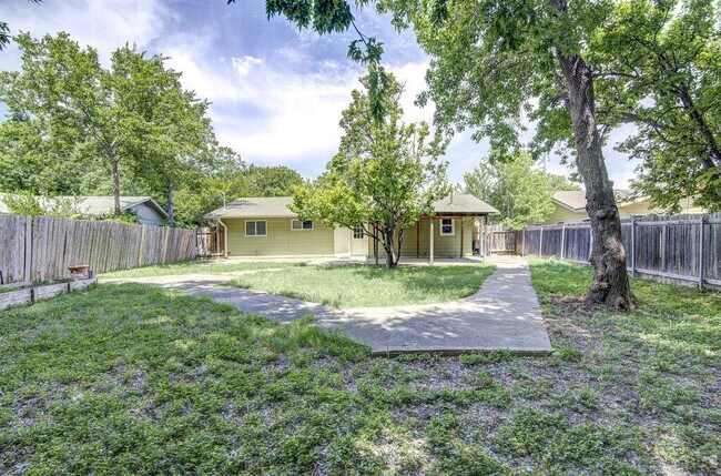 Building Photo - 8803 Brookfield Dr