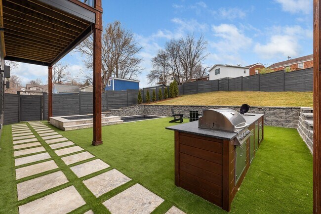 Building Photo - 601 S 9th St