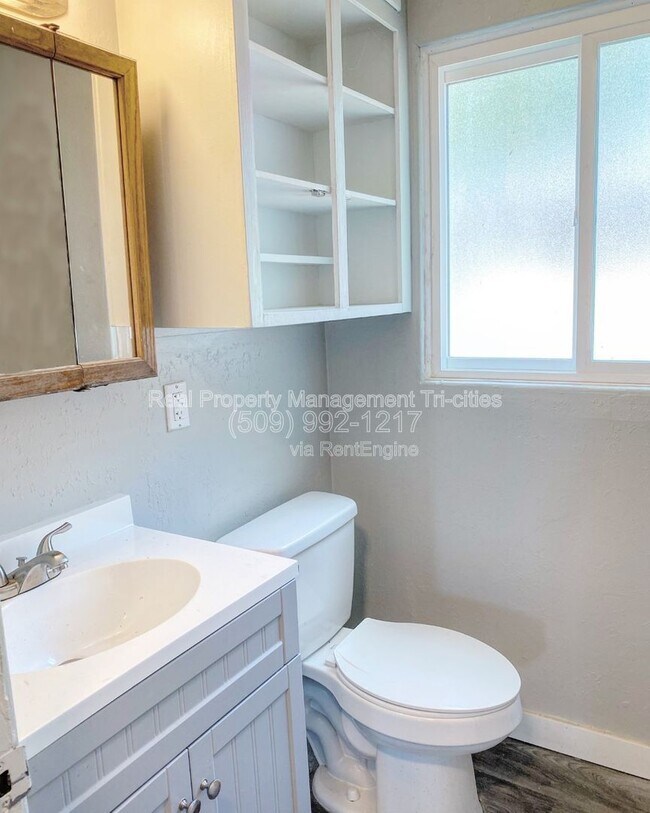 Building Photo - 1303 W Shoshone St