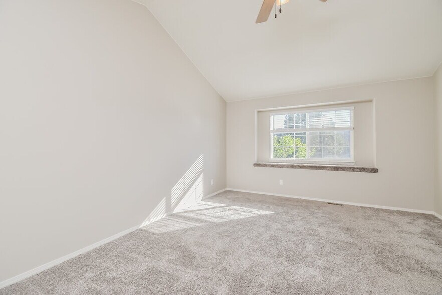 Building Photo - 8633 Bellcove Cir