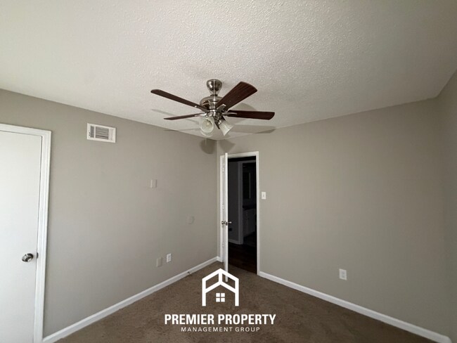 Building Photo - Charming 3BR/2BA Bartlett Area Home | Vaulted Ceilings, Fireplace & Stainless Steel Stove