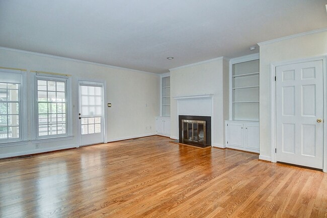 Building Photo - DOWNTOWN NORFOLK TOWNHOUSE