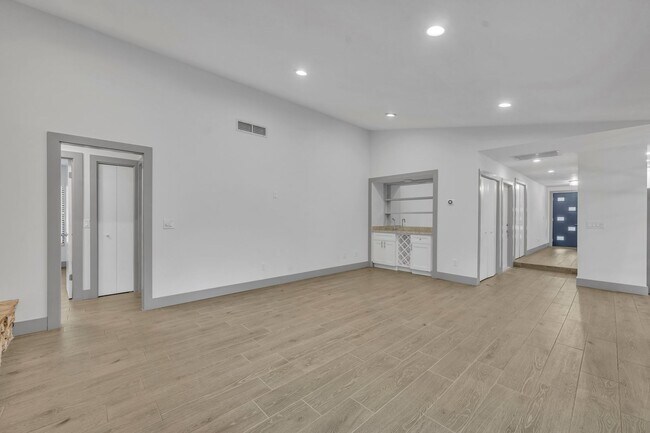 Building Photo - Waterbridge Stunner