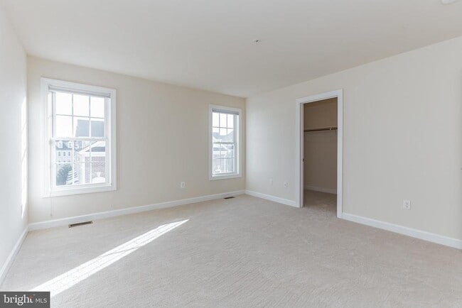 Building Photo - 581 Cedar Spring St