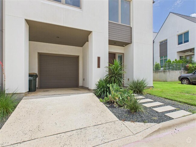 Building Photo - 3306 Cantwell Ln