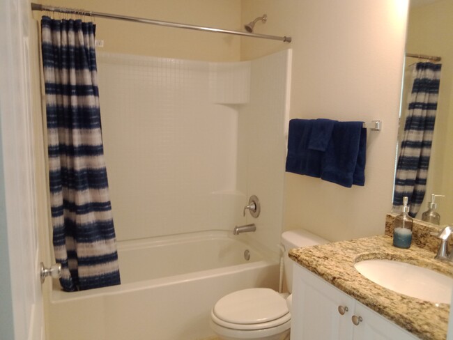 Private Bathroom - 8586 105th Ct