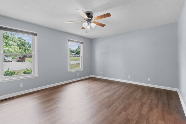 Building Photo - Newly renovated three bedroom home for ren...
