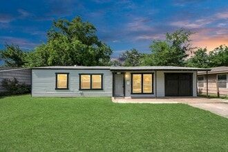 Building Photo - 5738 Kenilwood Dr