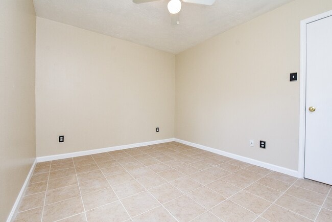 Building Photo - 11102 Kentington Oak Dr