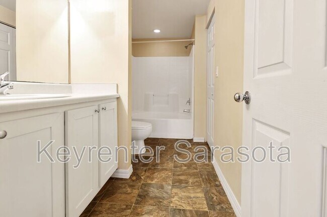 Building Photo - 5500 Bentgrass Dr