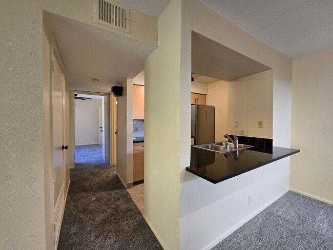 Building Photo - 941 Calle Mejia