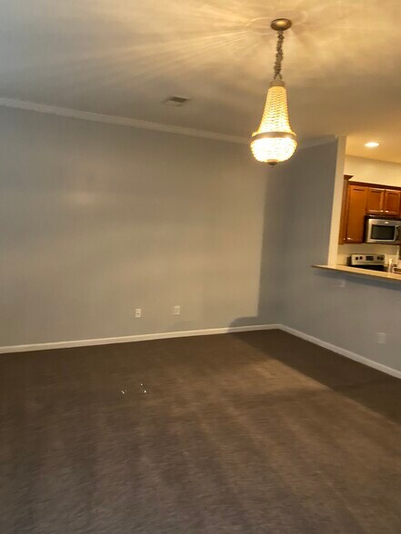 Building Photo - 107 Hemingway Cir