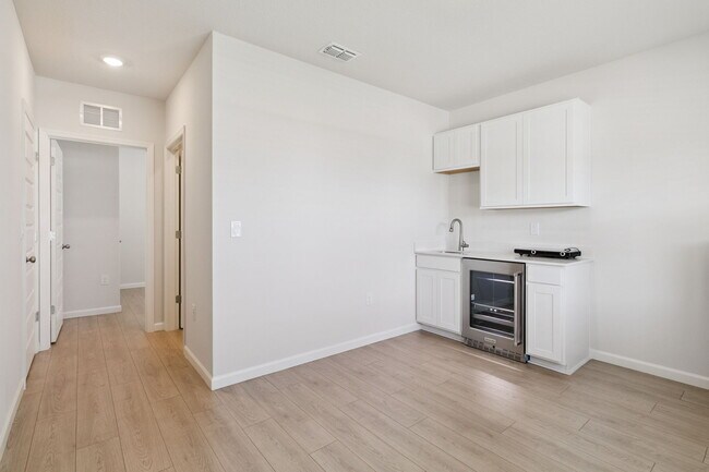 Building Photo - 1434 Garabaldi Cir SE