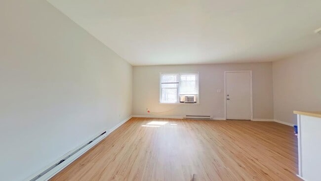 Building Photo - 1653 Dane St